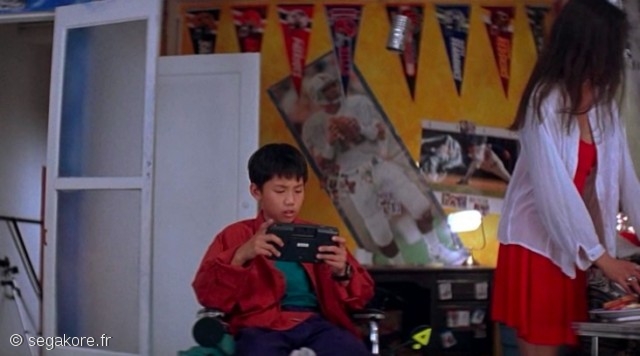 Cameo : la Game Gear dans Jackie Chan dans le Bronx (1995)